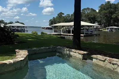 Image de Classique Family Friendly Lake House, pour 15 personnes!