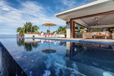 Image de Exquise Villa, un paradis au milieu d'une végétation luxuriante avec une superbe vue sur l'océan