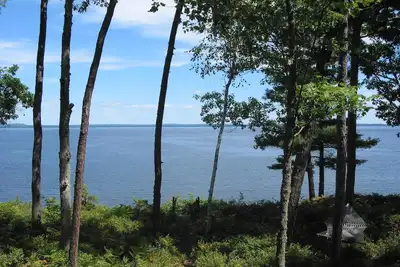 Image de Confort et calme au bord de l'eau, plage privée de 200 pieds, surplombe des kilomètres de lac