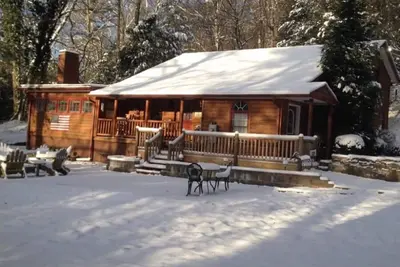 Image de Deerfield Cabin Emplacement, emplacement, emplacement! Le meilleur du centre-ville d'Helen!