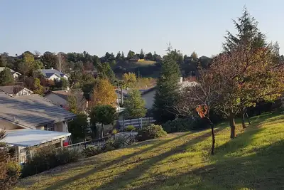 Image de Paradis privé avec piscine à proximité des meilleurs vignobles et centre-ville. . .