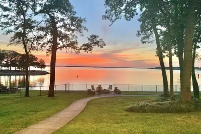 Image de 149 pi de front de mer ouvert - 4Br / Sleeps 14, foyer, Wifi