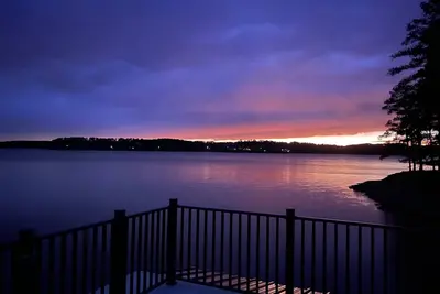 Image de Cabane en rondins au bord du lac
