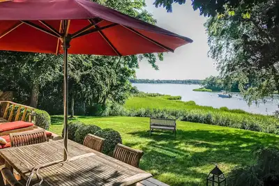 Image de Waterfront Beach Cottage avec Dock