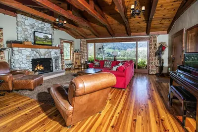 Image de Superbe Ranch House sur 1 000 acres de ranch - 3 reines, 10 lits jumeaux / superposés