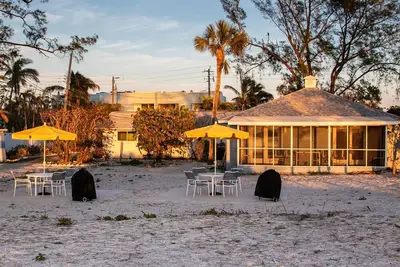 Image de Anna Maria Historic Beachfront Cottage (Duplex)