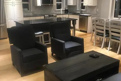 Image de Centre-ville de Granby - Tout nouveau! Remodelage à peine terminé en 2019 - Idéal pour les familles!