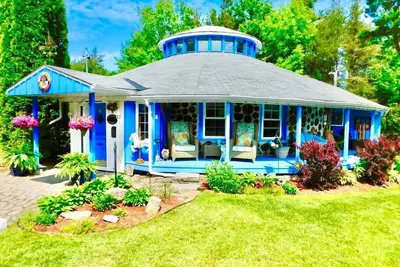 Image de Kanien'kehá: ka Roundhouse & Lovers 'Retreat