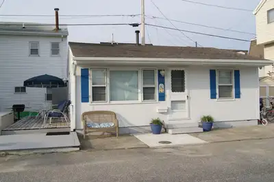 Image de Beau cottage à un pâté de maisons de la plage! Réservation pour l'été 2019 maintenant! !