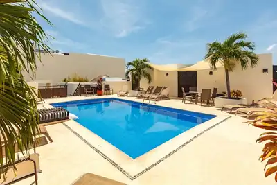 Image de Condo Meridian Beach, à 200m de la plage et de la 5e avenue, Wifi