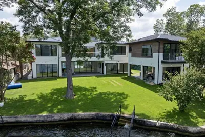 Image de Waterfront Lake Austin Cottage: Près du centre-ville / Kayaks / Paddle Boards / Boat Deck