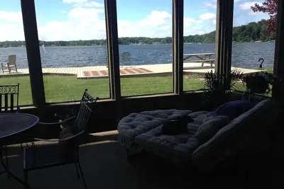 Image de Lake Front 4 chambres Pine Lake w / Pier 15 minutes du lac Michigan-Fish-Ski-Boat