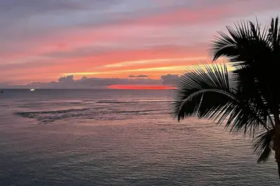 Image de Sur la plage! Incroyable à couper le souffle face à l'océan 2 chambres Waikiki sur la plage
