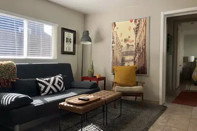 Image de Bungalow moderne * Petite maison * au coeur du centre-ville