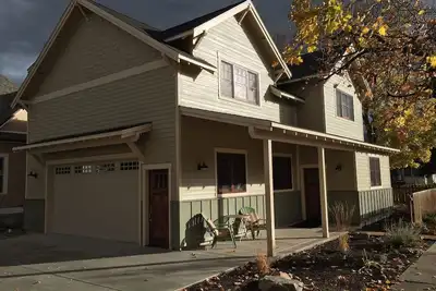 Image de Nouvellement construit et très confortable en toute saison. Très bien situé à Missoula.