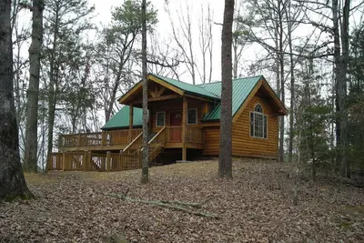 Image de Hilltop Heaven 9 acres de solitude boisée, mais proche de tout ce dont vous avez besoin.