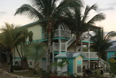 Image de Dreamsicle - New Island Home - 2 étages - 75 marches de la plage