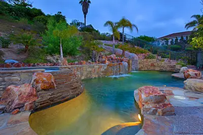 Image de Spacieuse maison côtière avec piscine Aviara, près de la plage et de plusieurs attractions locales