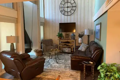 Image de Nouveau! ! - 3br / 3ba Lake Travis Retreat