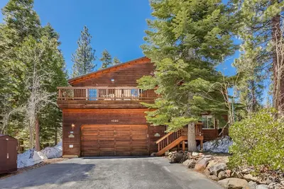 Image de 4 chambres, 3. 5 bains, maison de luxe près de Kings Beach - Retour à Forrest avec des sentiers!
