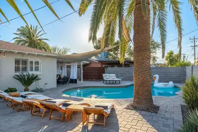 Image de Cour de style Resort! La vieille ville de Scottsdale!