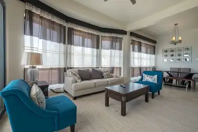 Image de Diamante Gorgeous Luxe Beachfront Condo-2e étage Immeuble A2