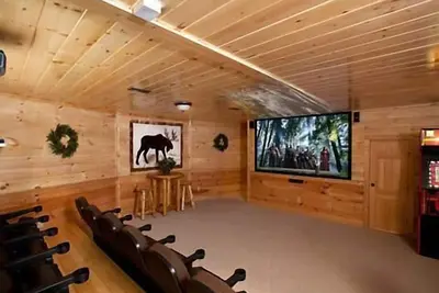Image de Un genre d'amusement à Pigeon Forge #inoubliable 4 chambres avec jeux et th��âtre complet!