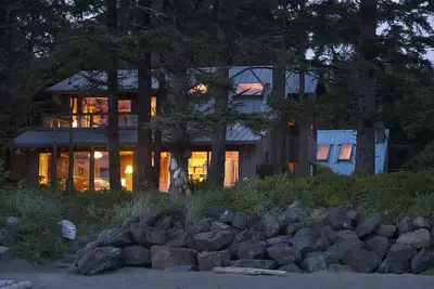 Image de Tofino ~ Chesterman ~ Plage ~ Architectural ~ Conçu ~ Maison Chahayis ~ 6 personnes