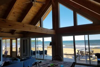 Image de Maison de plage sur la baie de sable du lac Supérieur