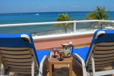 Image de Oceanfront Beach House, Great Views, Près de sites de plongée!
