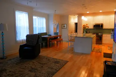 Image de Marchez jusqu'à la plage! Nouvelle maison de plage, WiFi, écrans plats câblés dans chaque chambre.