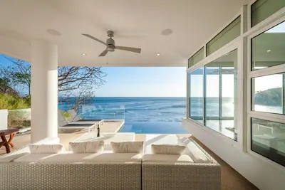 Image de Découvrez le Nicaragua sur l'océan! Maison primée à 3 minutes de la ville!