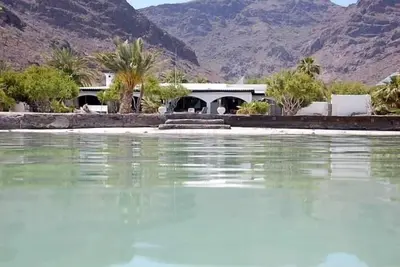 Image de Une vue imprenable depuis la plage Villa dans Coyote célèbre baie