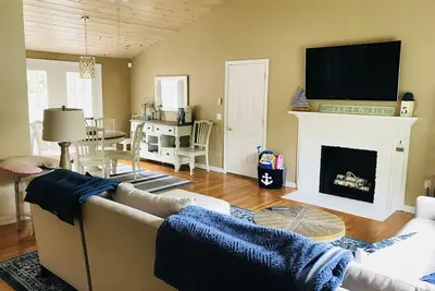 Image de Nouveau! Retraite Parfaite De Chatham Renovee! Central Ac, 6 personnes!