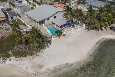 Image de Nouvellement construit - Beachfront - Face Ă la piscine de la plage - 5 Cac