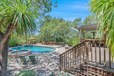 Image de Quatre chambres avec piscine, spa et ping pong, dans les collines au-dessus de Sonoma Square
