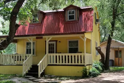 Image de The Olive Cabin at Mendelbaum Winery Guest Cabins
