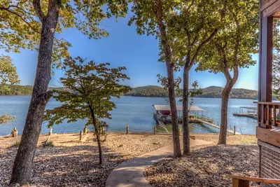 Image de Family Fun Lakefront Vacation Home # 8 sur 11, 6bd, 4 salles de bain, 20 couchages, 6500 pc
