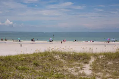 Image de Magnifique Beachfront 2 Chambres 2 Bain Condo-Piscine, Elevateur, Vue Direct De Golfe