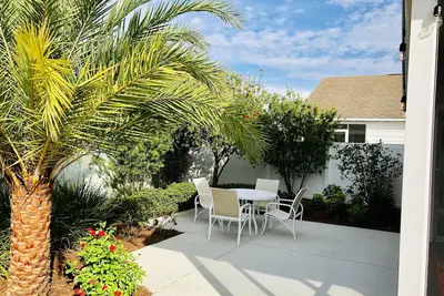 Image de Nouvelle villa de charme 2/2 à Creekside Landing adjacente à Lake Sumter Landing w / Gc