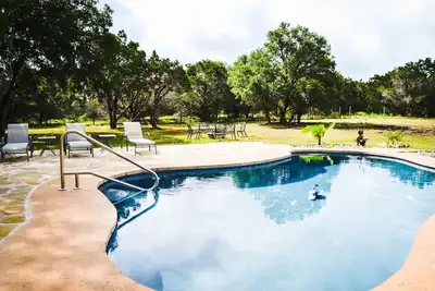 Image de Spectaculaire Hill Country Accueil w / piscine privée sur 7+ Acres!