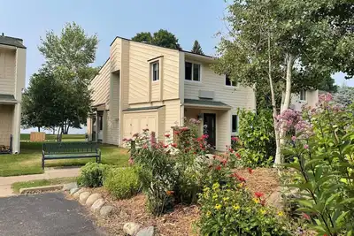 Image de 3br End Unit 327 à Izaty's-récemment rénové, sur le lac, près de la piscine