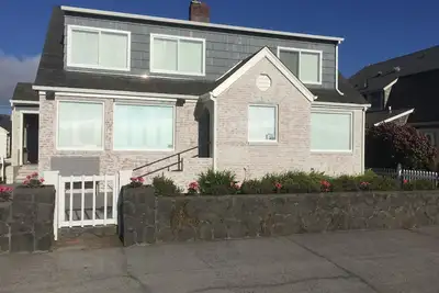 Image de Une Maison de bal en Mer; Vue panoramique sur l'océan; 4br + et 2. 3 Ba