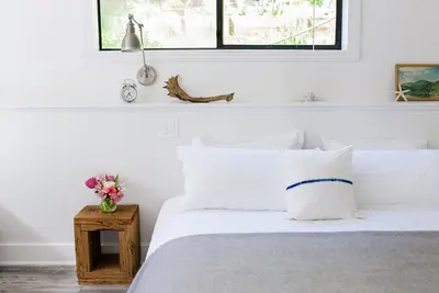 Image de Charme, conviviale et familiale Cottage 3 minutes à pied de la plage.