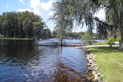 Image de Lake Home avant avec la grande pêche, canotage et le golf à proximité