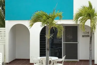 Image de Poolside Villa, Caribbean Views Plus Fantastique Shore Diving! Unité de fin privée!