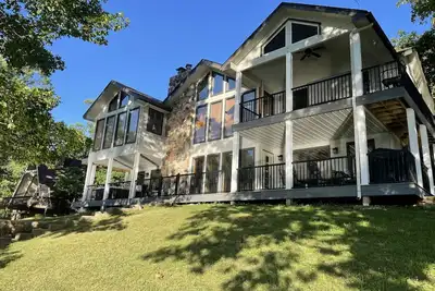 Image de Idéal pour les réunions de famille - 7e nuit gratuite! Calme crique, quai, bain à remous, 18 personnes