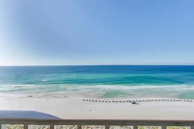 Image de Unité joliment décorée. Lien vidéo! ! Meilleure vue sur le golfe / la piscine dans le bâtiment.