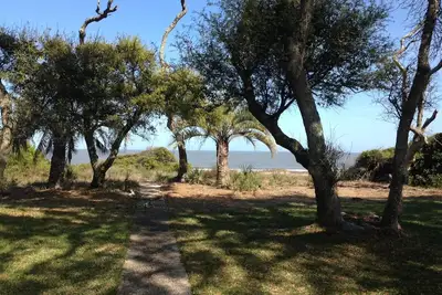 Image de Stewart Cottage Belle Beachfront 6 chambres / 4 salles de bain. Capacité d'accueil 12