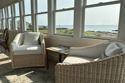 Image de maison de brise de mer à la pointe de sakonnet.